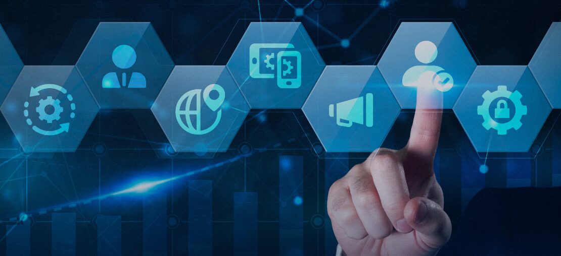 Saiba o que são empresas de executive headhunting, por que usá-las no Brasil e benefícios. Guia da Foursales.