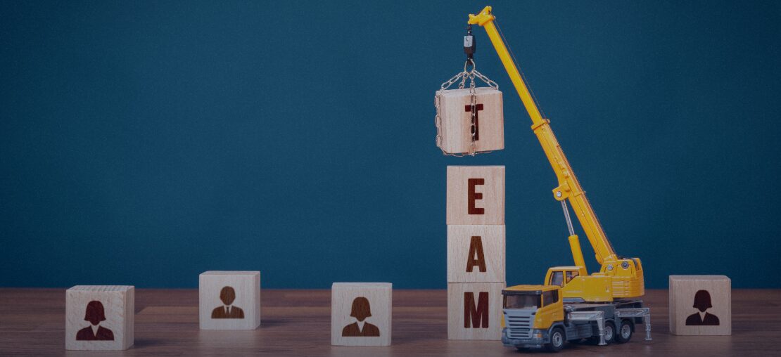 Entenda o que é headhunting e como beneficia empresas de vendas, com vantagens e dicas da Foursales.