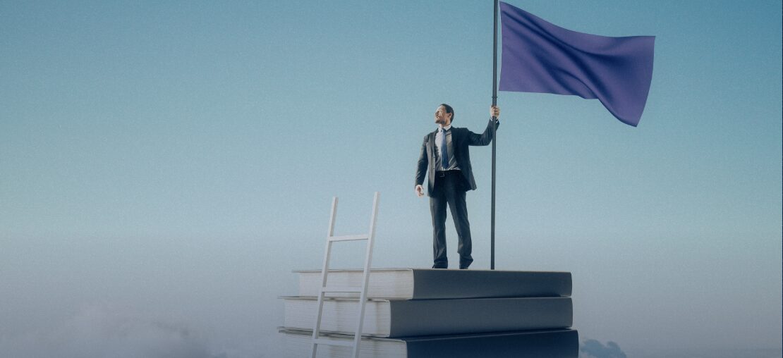 Veja como o inglês melhora prospecção, negociação, acesso a tendências e execução em vendas e marketing, aumentando performance e crescimento profissional.